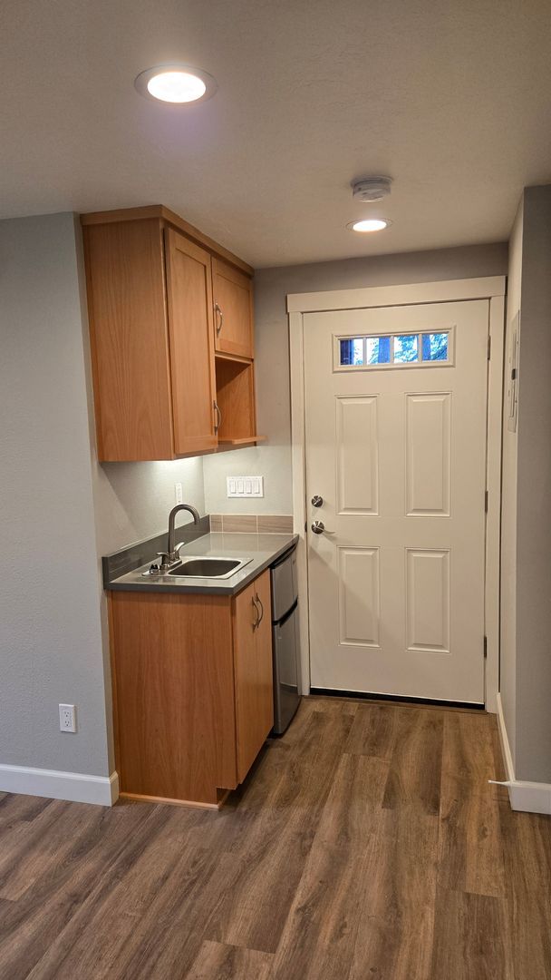 Building Photo - Studio apartment in the Thurston Hills!