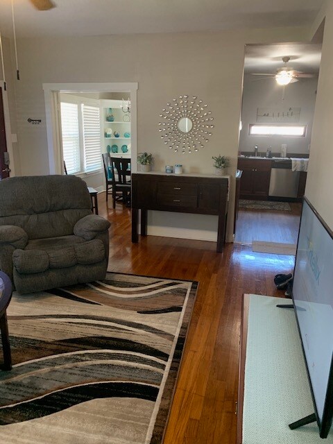 Building Photo - 910 Ogden St