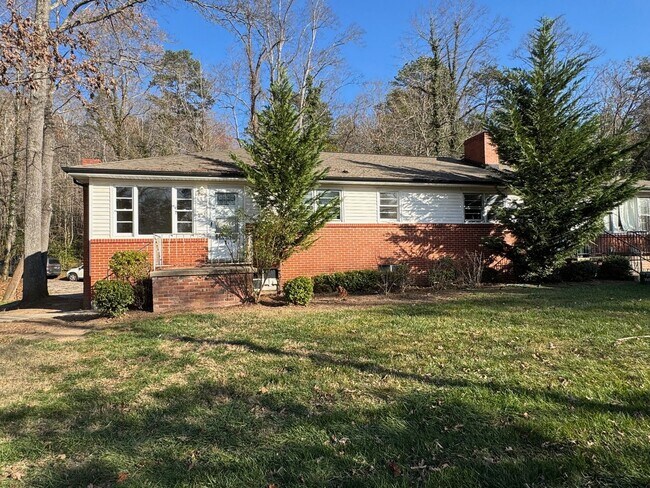 Foto del edificio - 331 Gashes Creek Rd
