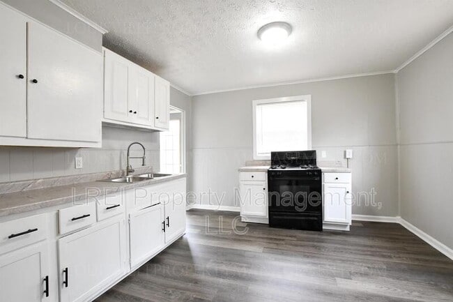 Building Photo - 1763 W Lee St