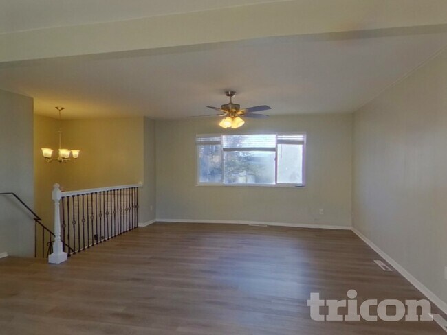 Foto del edificio - 4985 Montebello Dr