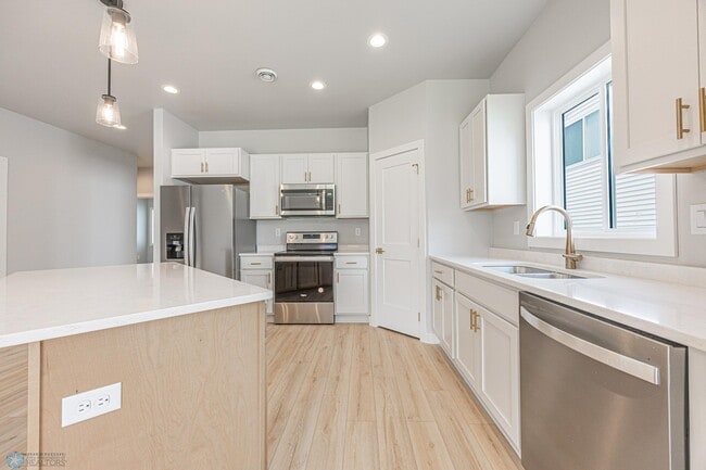 Foto del edificio - 6646 68th St S