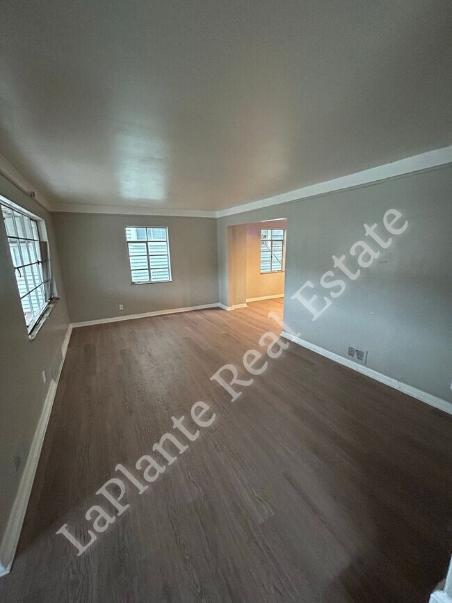 Foto del edificio - 1421 N Ravine Pkwy