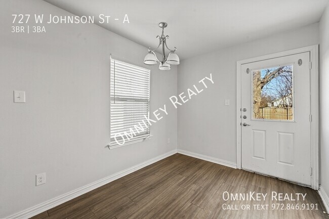 Building Photo - 727 W Johnson St