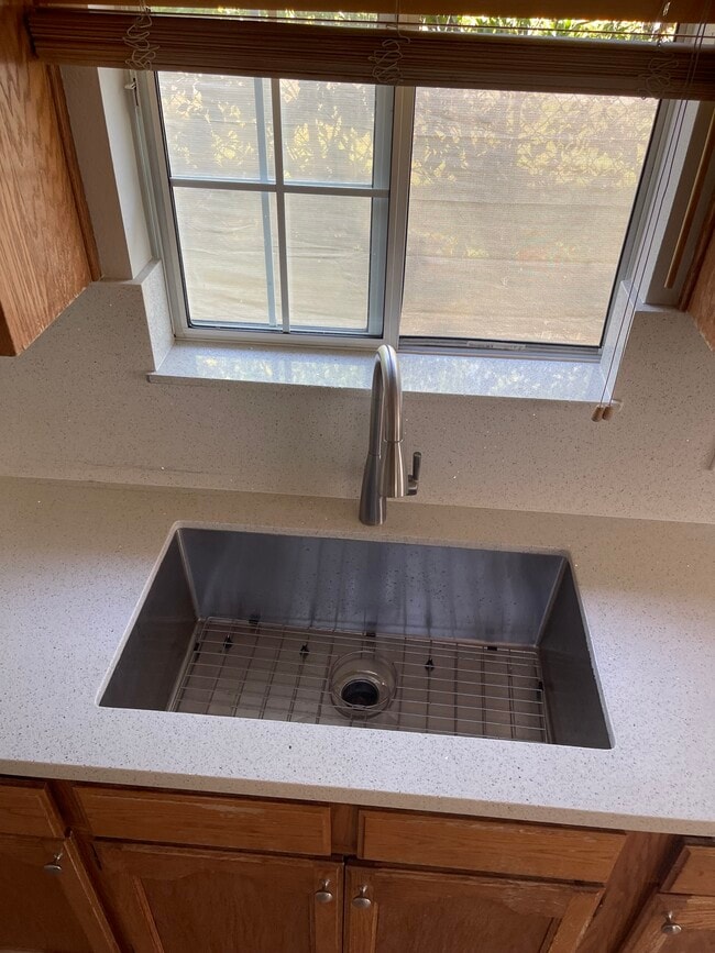 Foto del edificio - 1785 N Oxford Ave