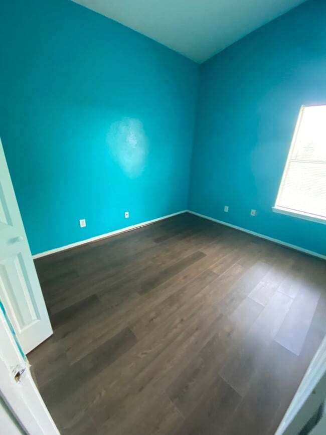 Building Photo - 15823 Ridgecroft Rd