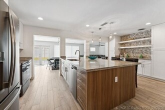 Building Photo - 13 Little Harbor Way