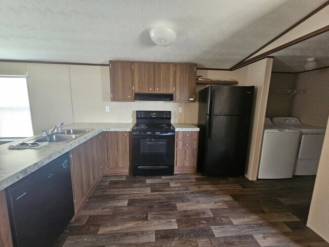 Foto del edificio - 12179 Farm to Market Rd 730 N