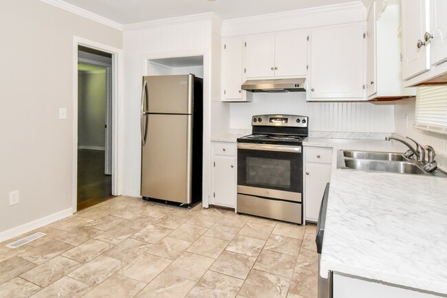 Building Photo - Beautiful 3 Bedroom Home