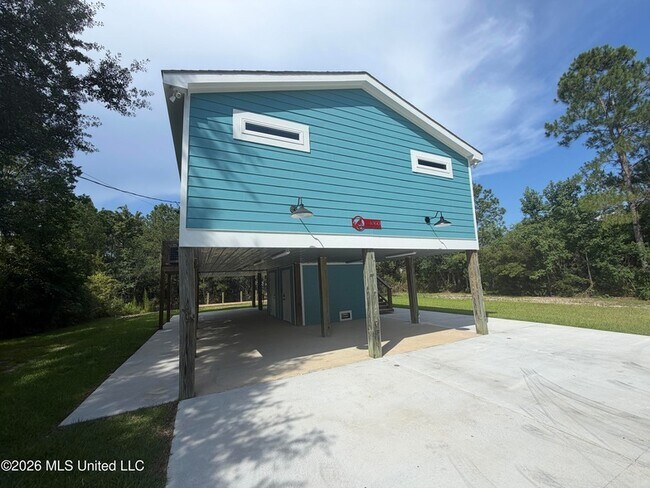 Building Photo - 4060 Cardinal St