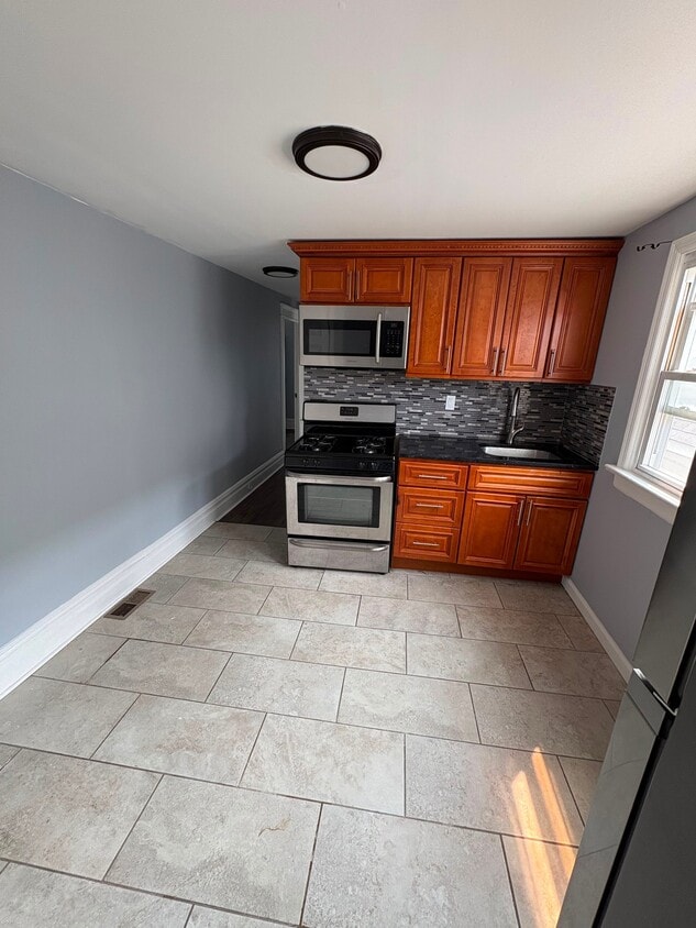 Photo - 352 S Tenth Ave (Mount Vernon, NY)