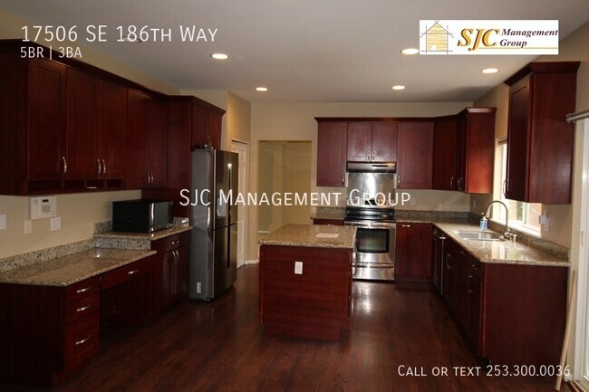 Foto del edificio - Five bedroom 2.5 bath home for rent in Renton