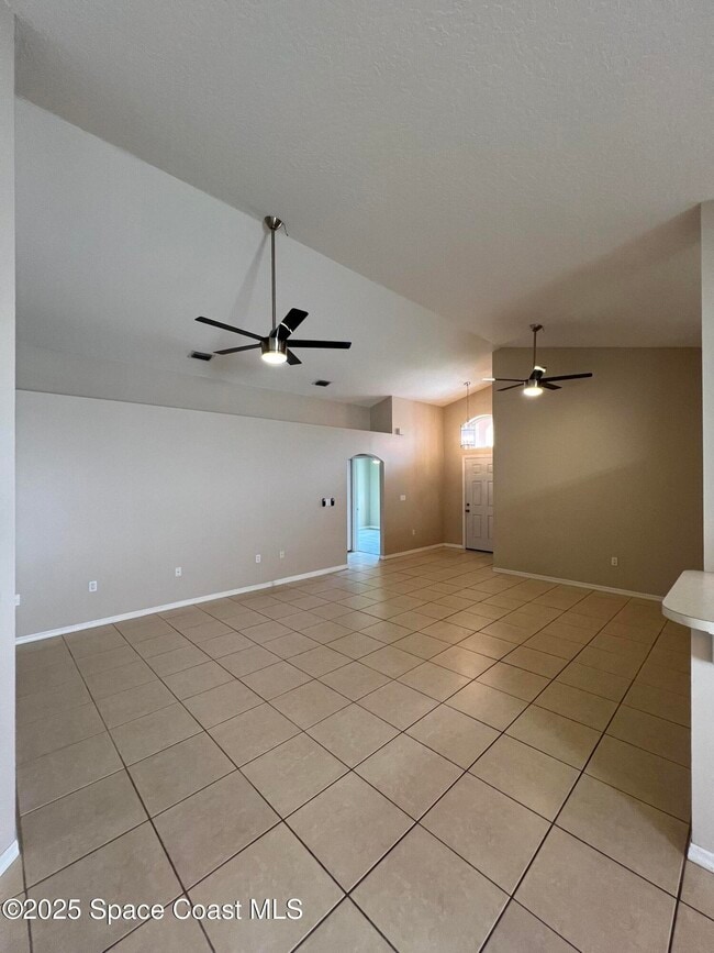 Building Photo - 2540 Alicia Ln