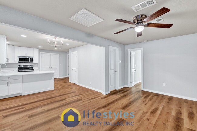 Building Photo - 717 Bonham St