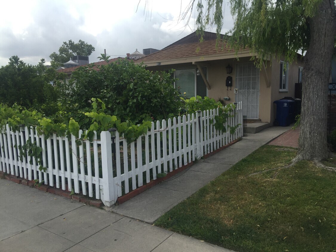 Foto principal - 3312 W Chandler Blvd