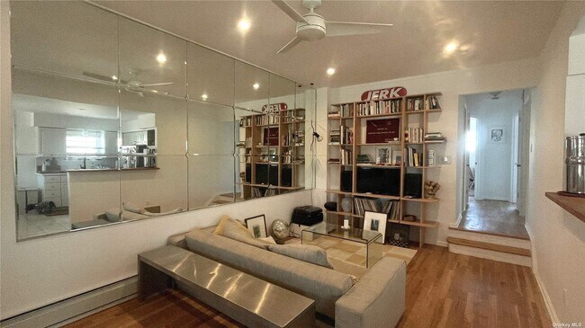 Building Photo - 614 Beach 69th St