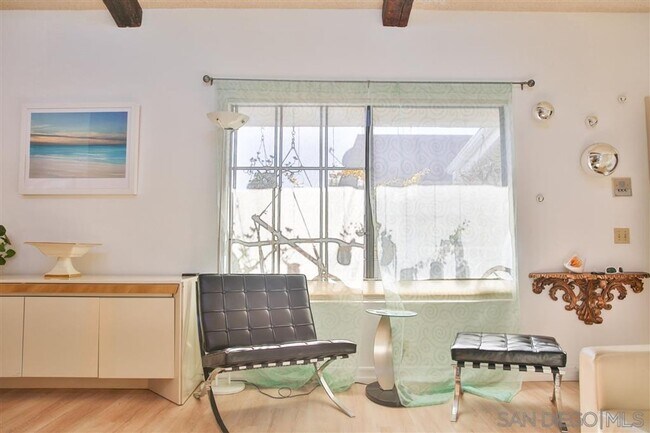 Foto del edificio - Light, Bright + Airy 2 Bed, 2 Bath Second Floor Condo in Highly Desirable Hillcrest!