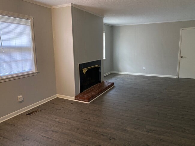 Building Photo - 95 Ayers Dr