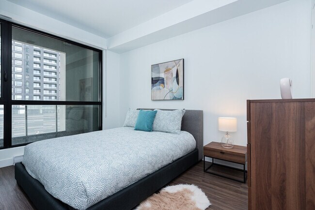 Photo du bâtiment - 1373 Av. Argyle