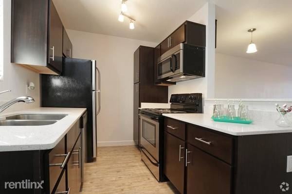 Foto principal - 300 S Rock St