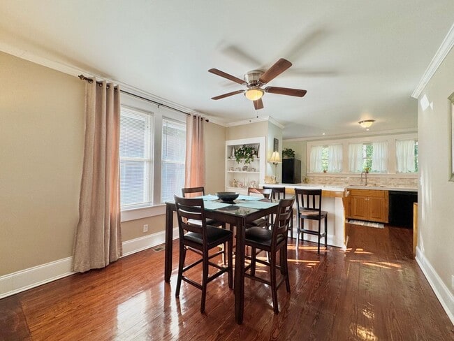 Building Photo - Adorable South Hill Charmer