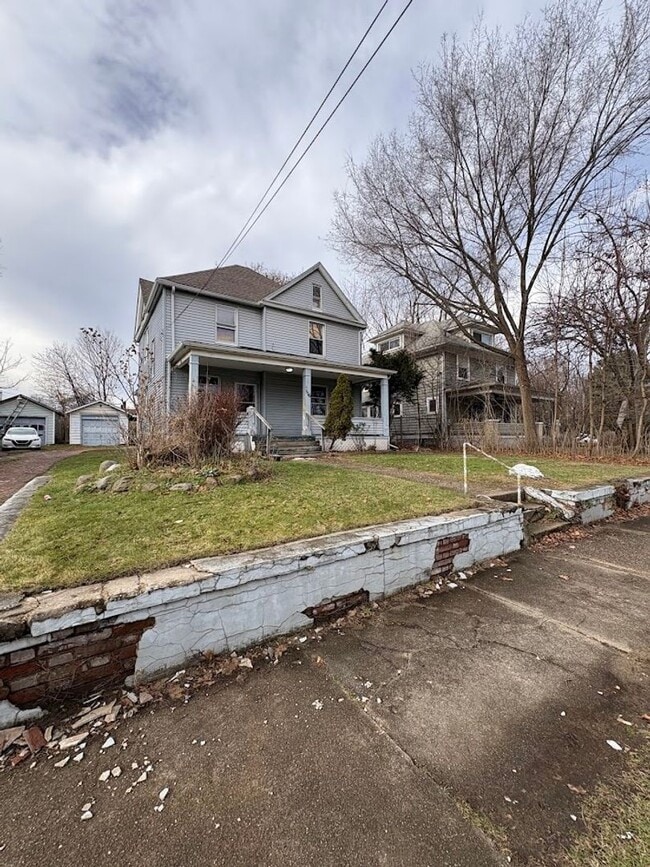 Building Photo - 516 Schiller Ave