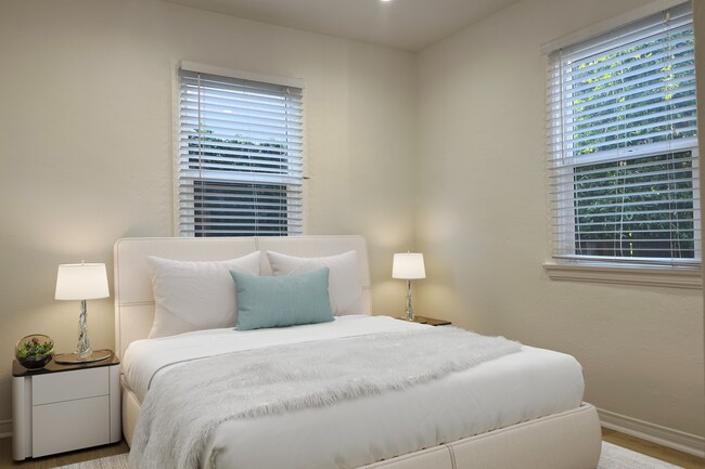 Foto del edificio - 15227 Valleyheart Dr