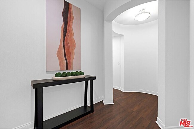 Foto del edificio - 5625 Crescent Prk W