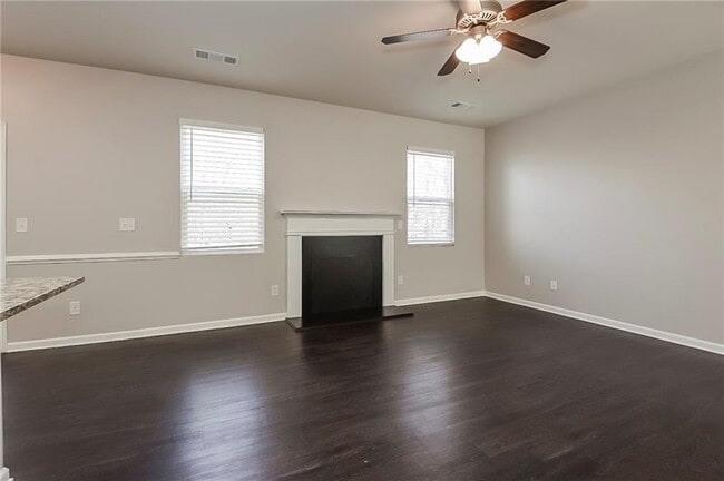 Building Photo - 607 Royal Crest Ct
