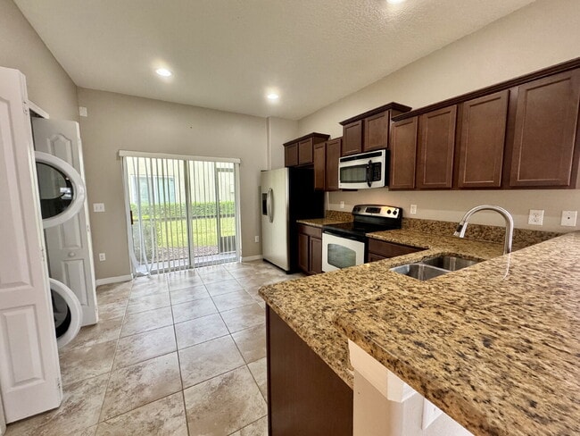 Foto del edificio - 20421 Needletree Dr