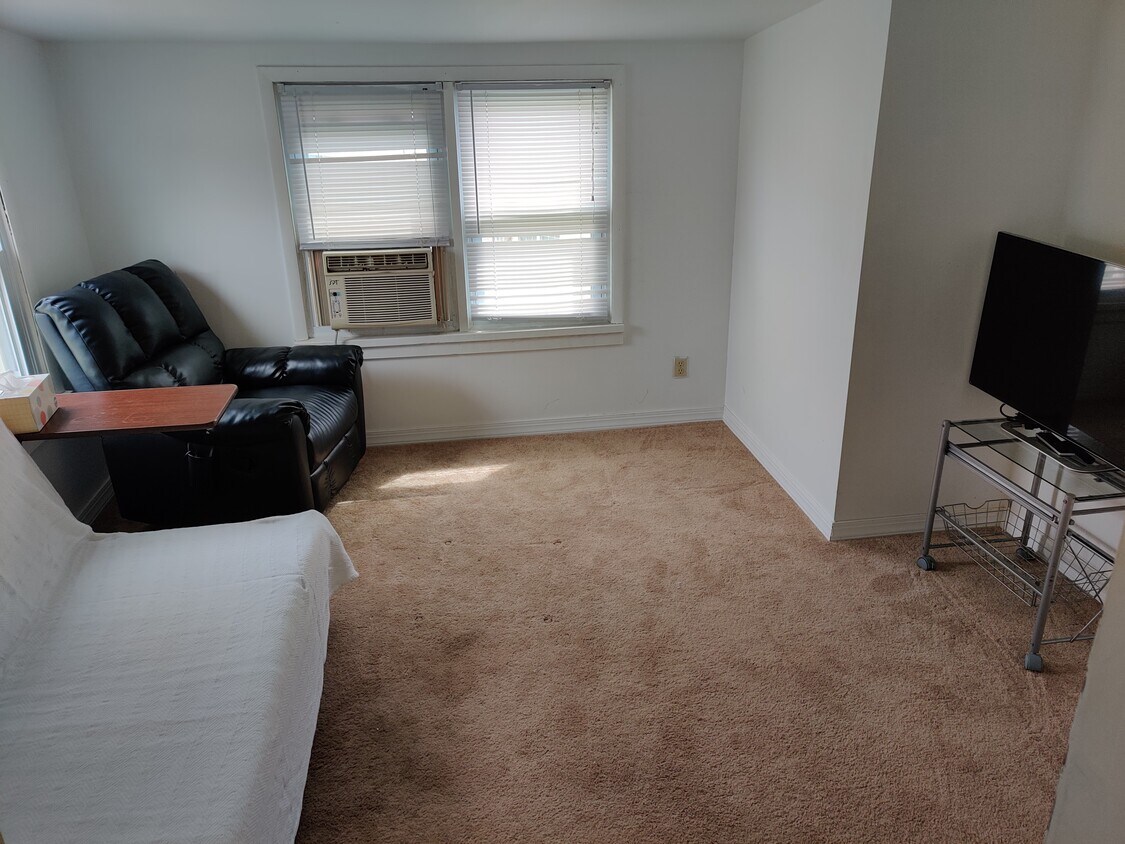 1250 Woodlane Rd Unit B, Mount Holly, NJ 08060 Apartments in Mount