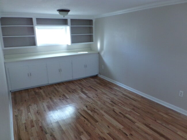 Building Photo - North side 3 Bedroom & 1 Bath Home w/ Carp...