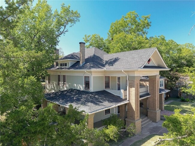 Building Photo - 206 S Sims Ave