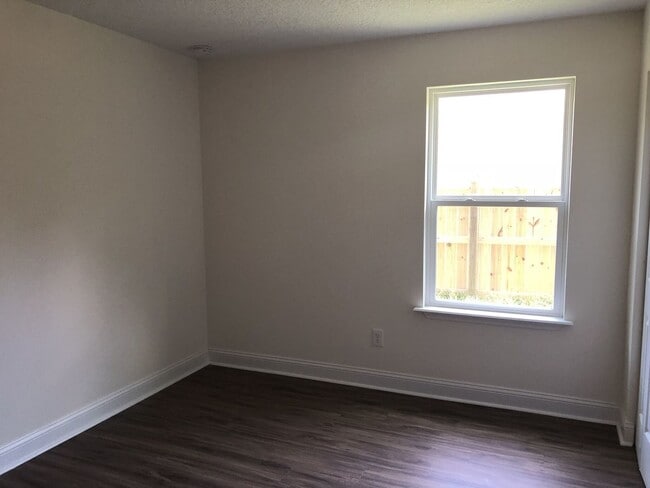 Building Photo - Beautiful 3/2 Home For Rent!