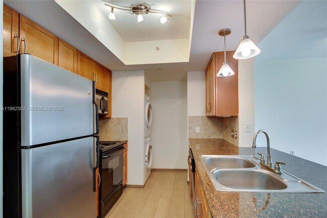 Building Photo - 2000 N Bayshore Dr