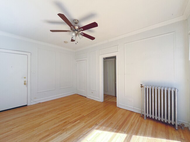 Foto del edificio - 3449 N Elaine Pl