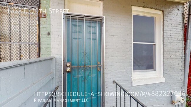 Building Photo - Gorgeous Kitchen & Fully Renovated!