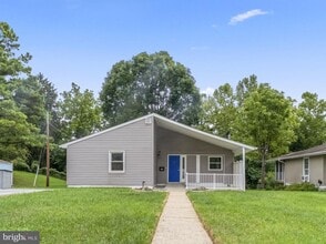 Building Photo - 102 Greenmeadow Dr