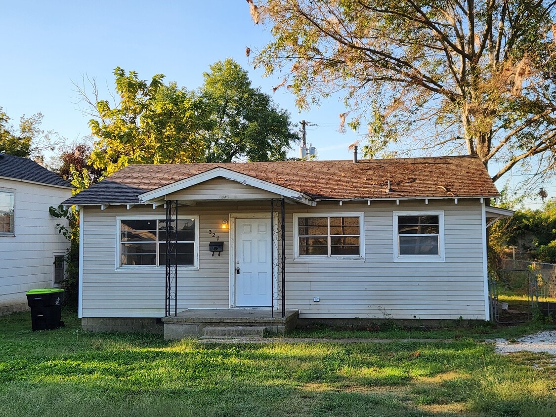 Primary Photo - 327 E 13th St