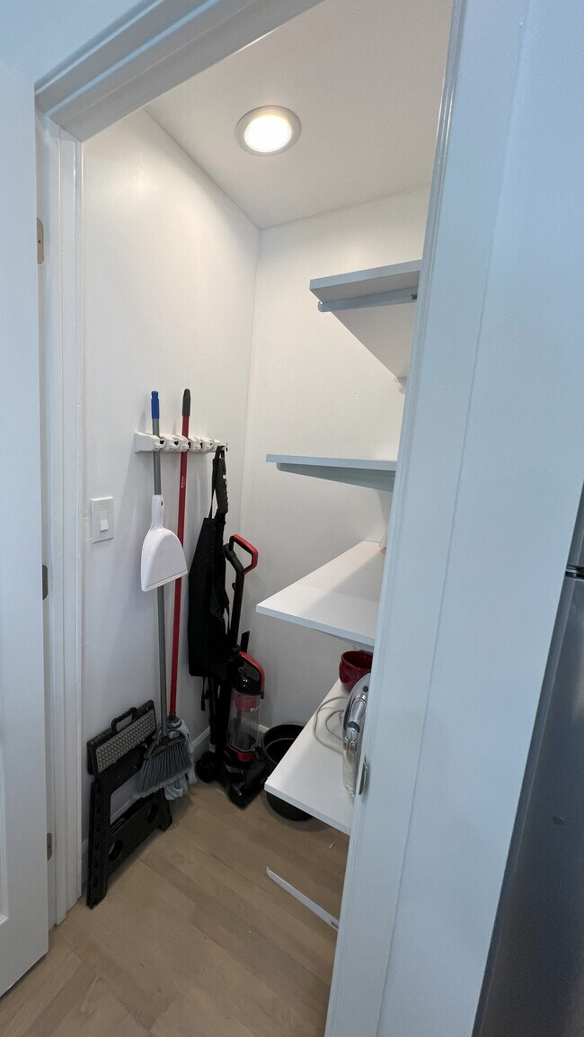 Walk-in pantry - 6510 Comanche Ave
