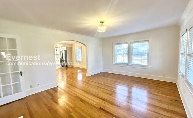 Foto del edificio - 3 Bed/1 Bath Home with Carport / Available...