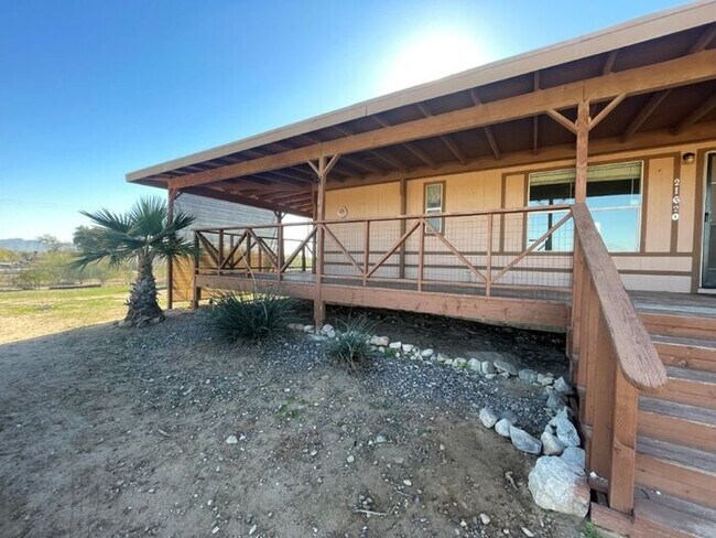 Foto del edificio - 21620 W Narramore Rd