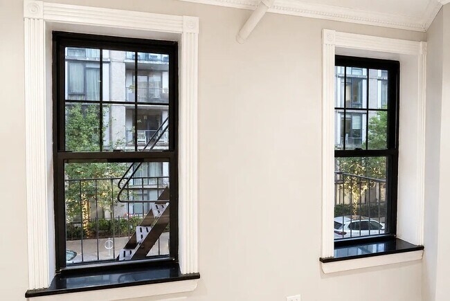 Building Photo - 345 W 53rd St