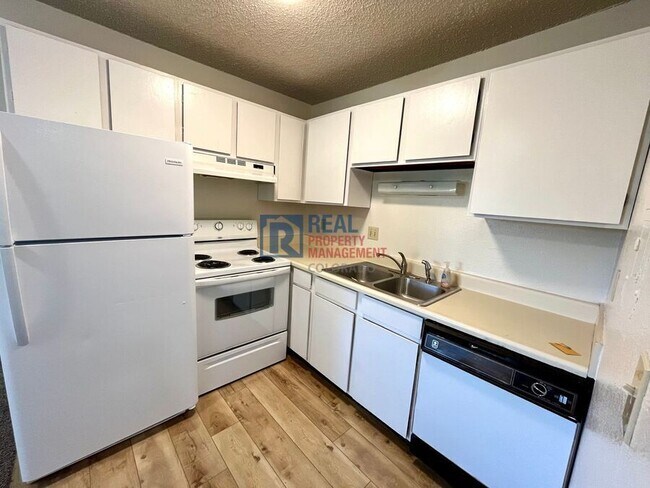 Foto del edificio - 5034 El Camino Dr