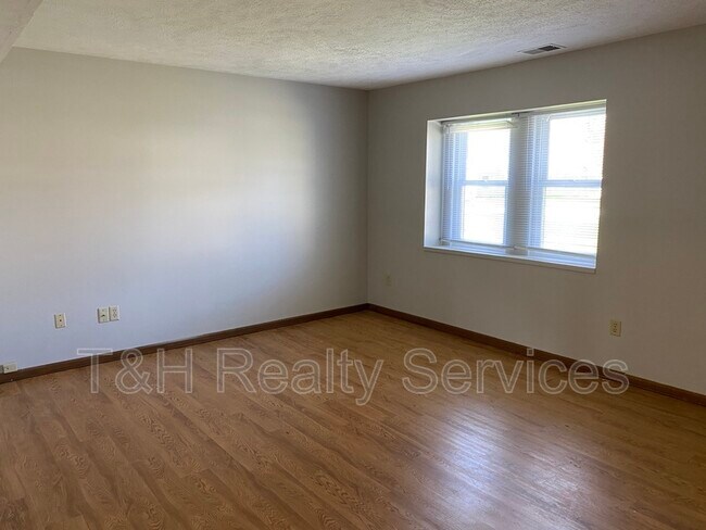 Building Photo - 8577 Fairway Trl