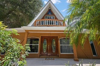 Building Photo - 507 Lakeshore Dr