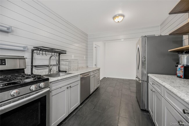 Building Photo - 151 Burhans Ave