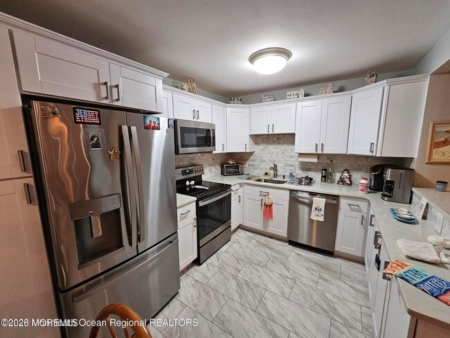 Building Photo - 1187 E Ocean Ave