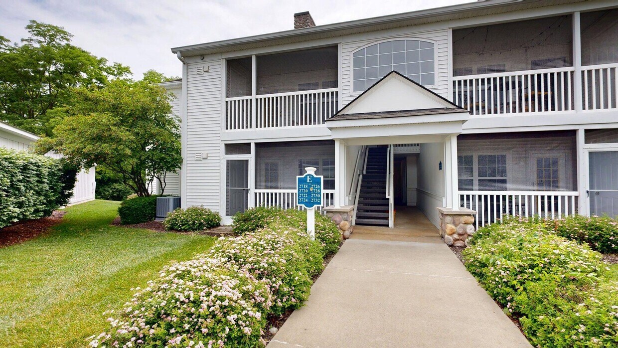 Primary Photo - 2718 S Knightsbridge Cir