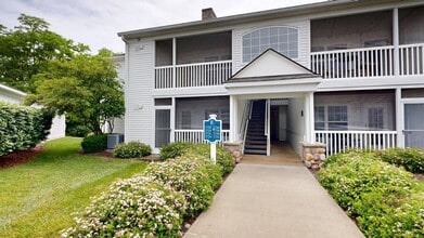 Building Photo - 2718 S Knightsbridge Cir